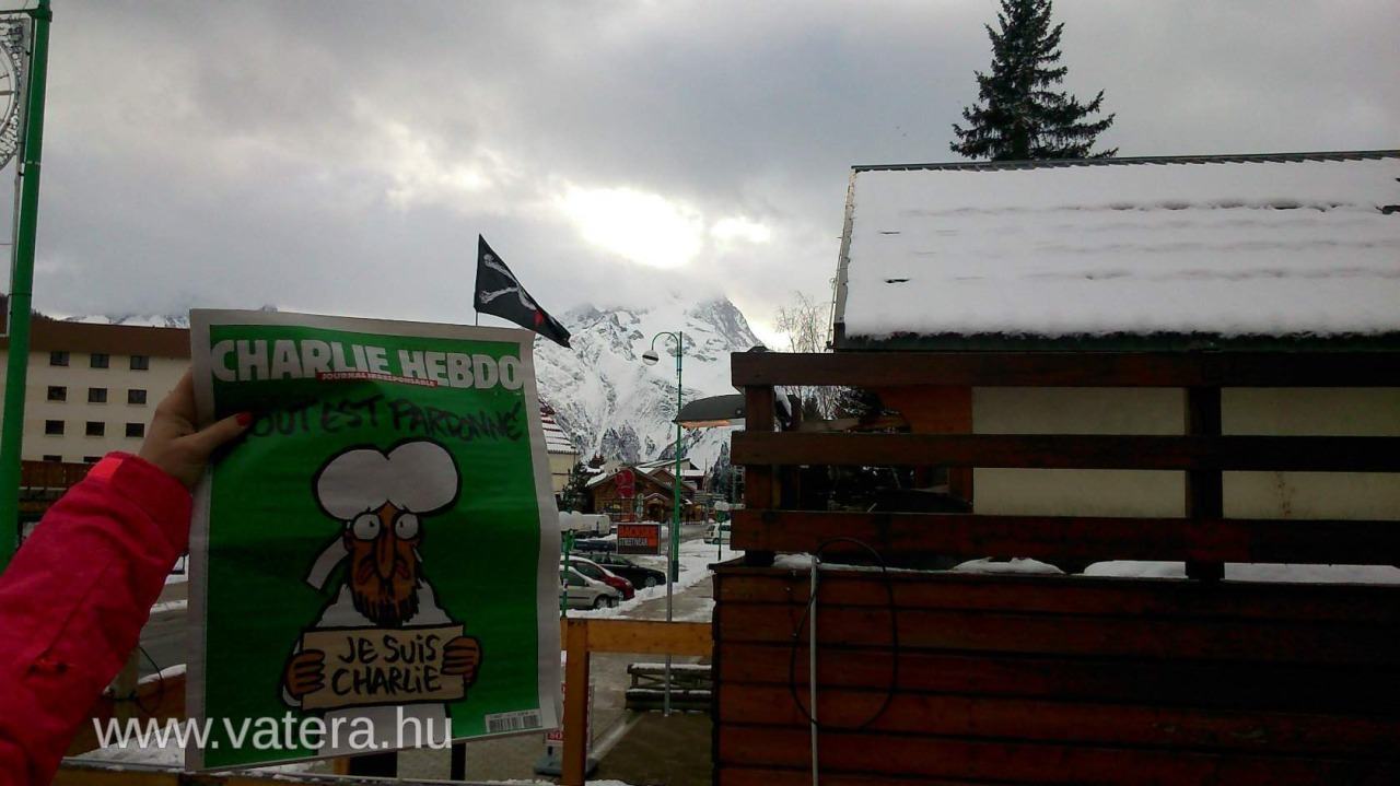 Mészárlásbiznisz: azonnal elkezdték árulni a friss Charlie Hebdókat