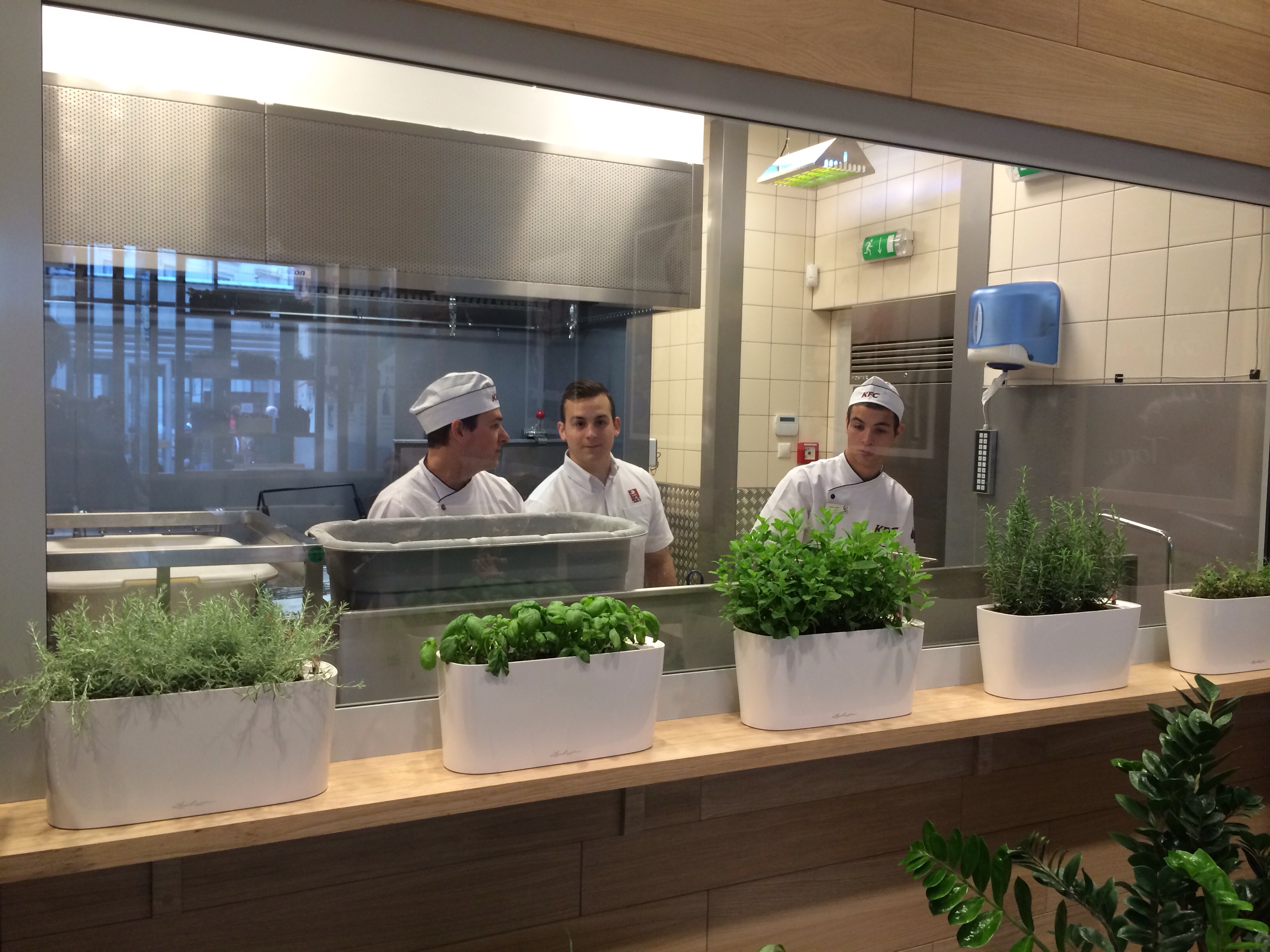 Az első kémfotó az új kézműves KFC-ből