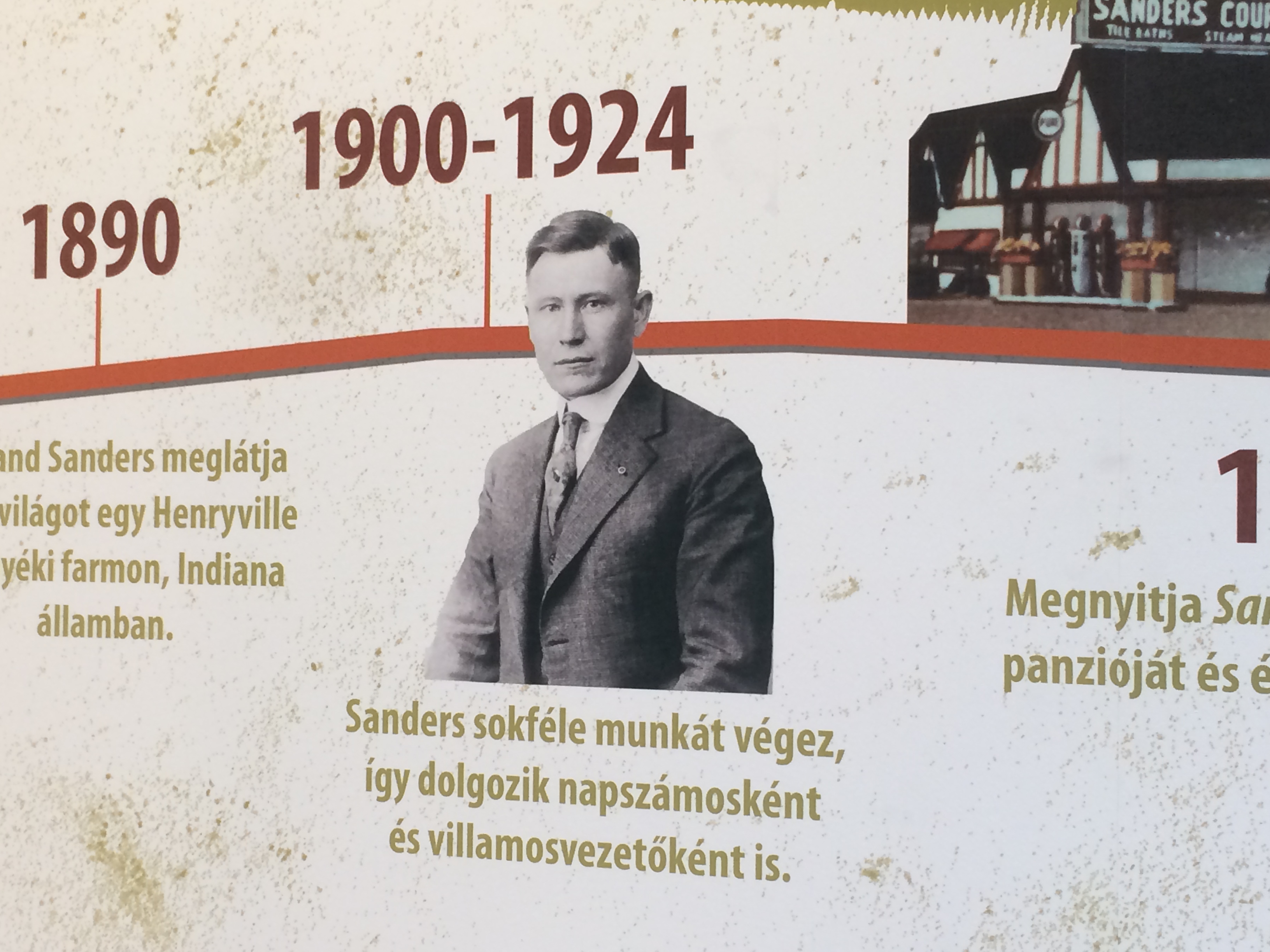 Illustration for article titled Mostantól a pénztáros seggét is megnézheted a KFC-ben