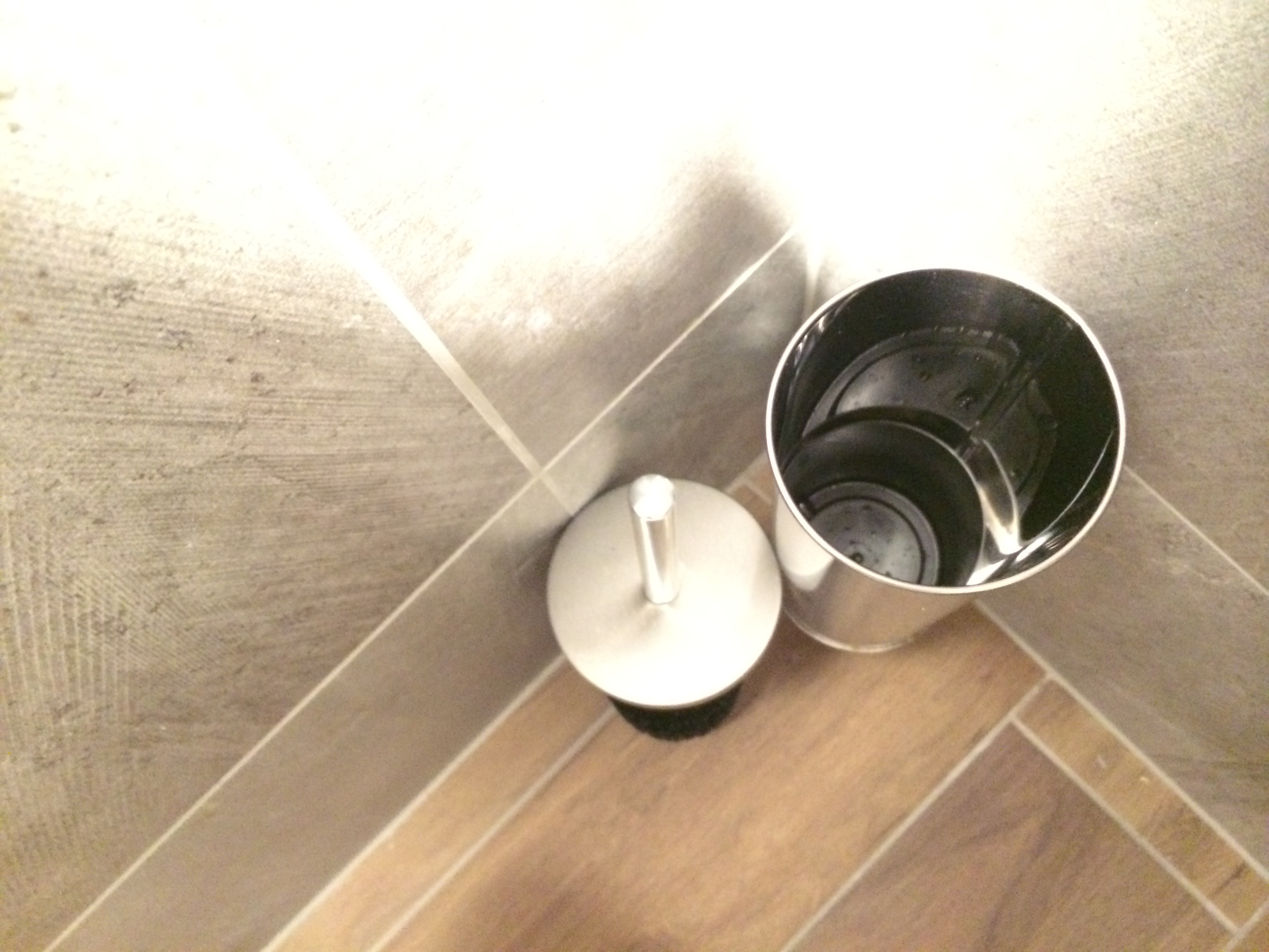 Illustration for article titled Mostantól a pénztáros seggét is megnézheted a KFC-ben