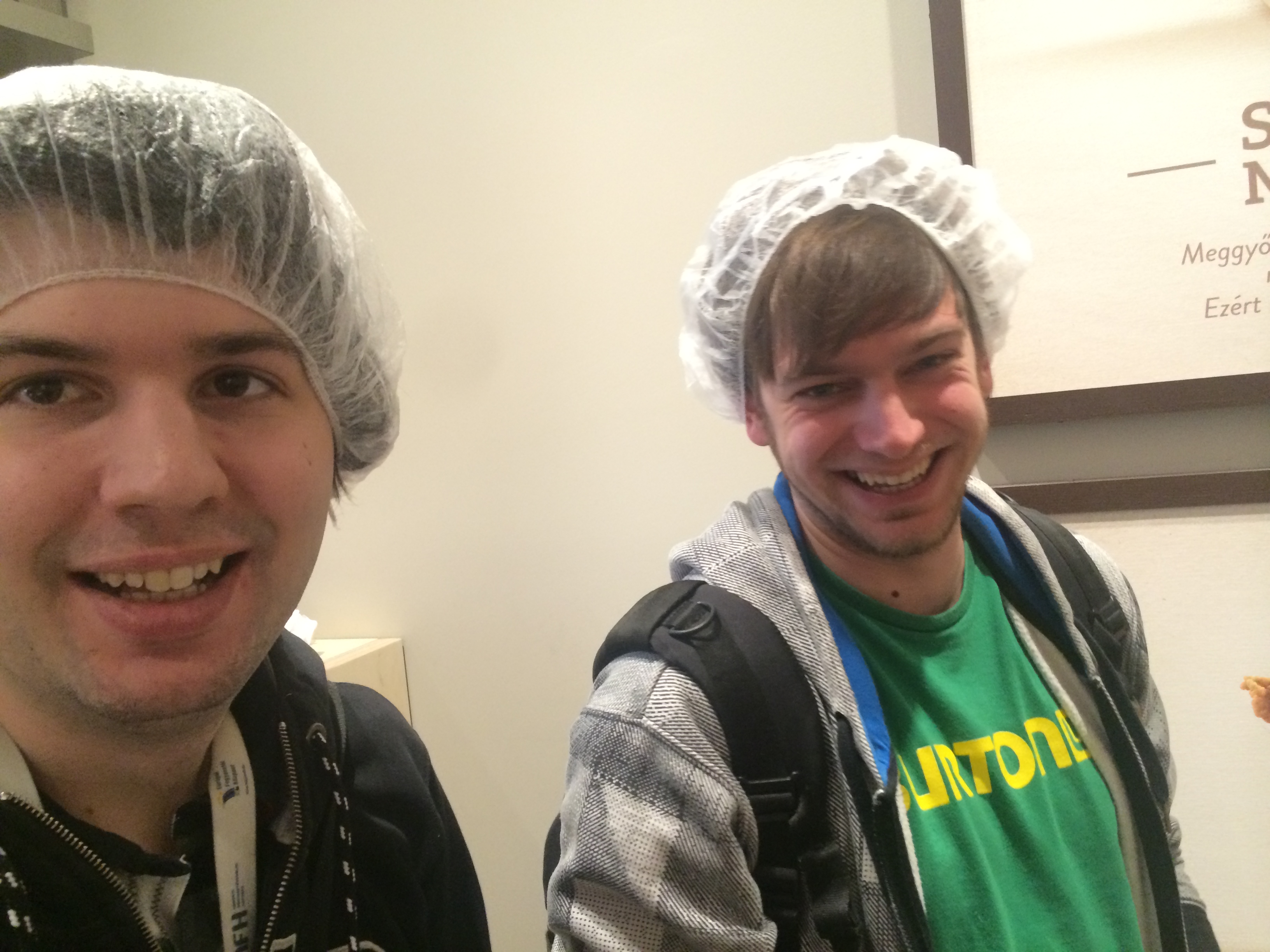 Illustration for article titled Mostantól a pénztáros seggét is megnézheted a KFC-ben