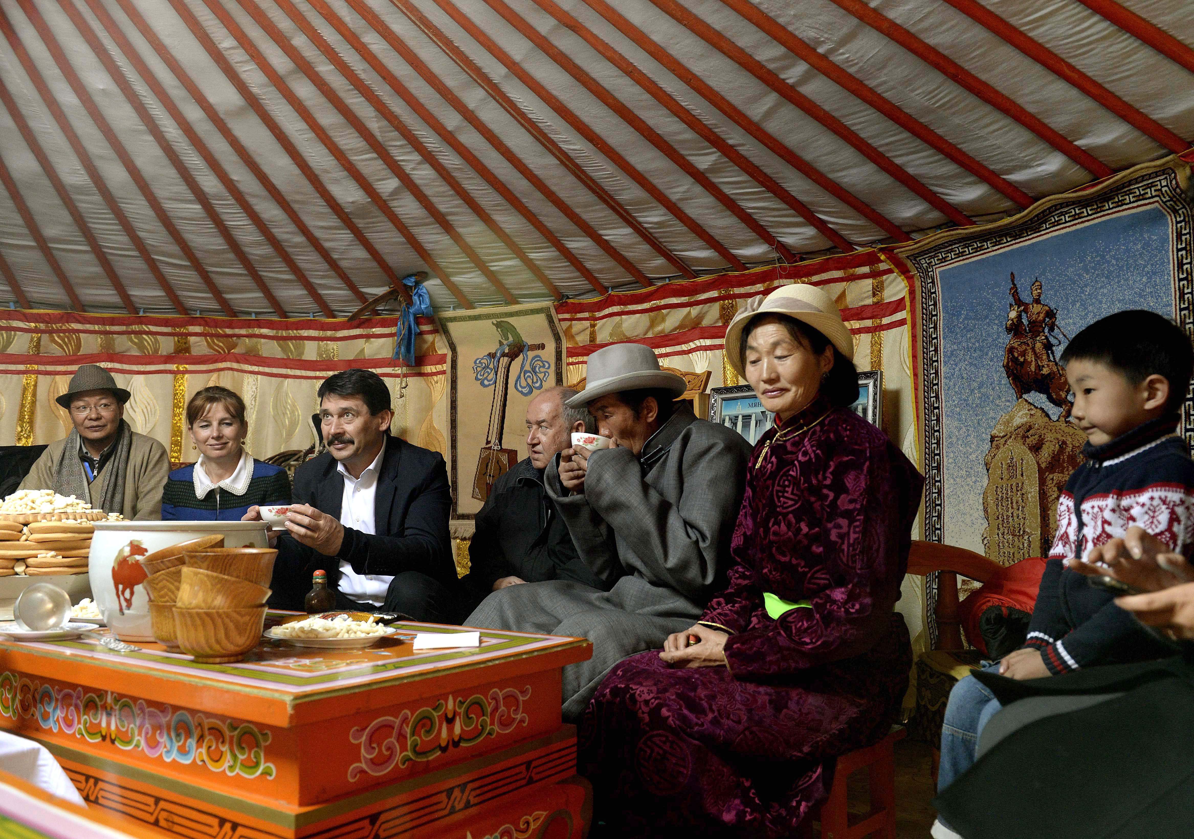 Illustration for article titled Most mindannyian Áder Jánosok vagyunk