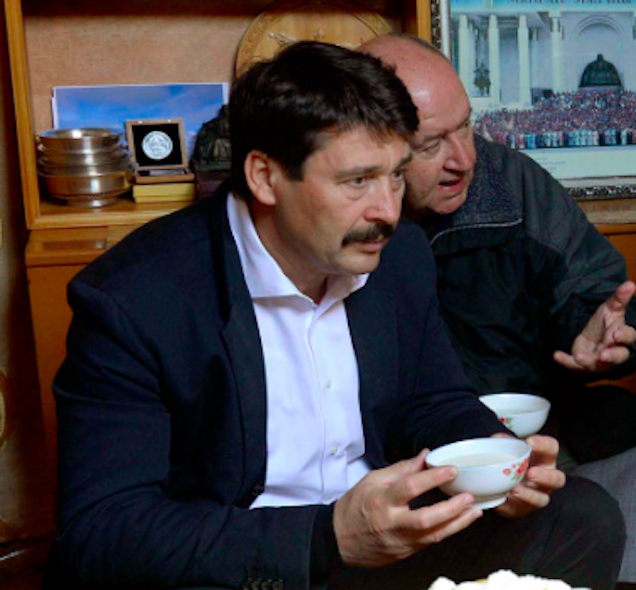 Illustration for article titled Most mindannyian Áder Jánosok vagyunk