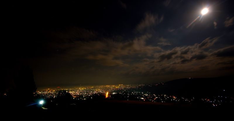 Illustration for article titled Egy ilyen gödörbe belelöktek 7000 hullát, aztán röplabdáztak a tetején