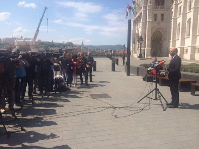 Tök mindegy, mit gondolsz, úgyis becsapnak a nemzeti konzultációval