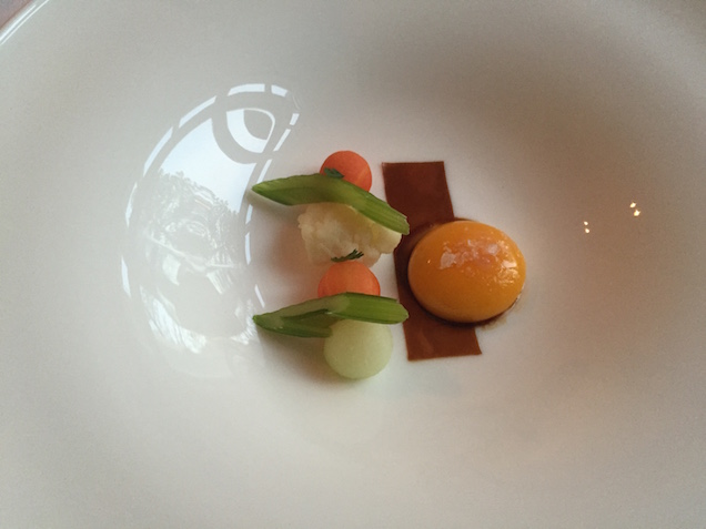 Illustration for article titled Újhagyma partedlivel, műfű ajtó alá tolva – megkóstoltuk Émile-t