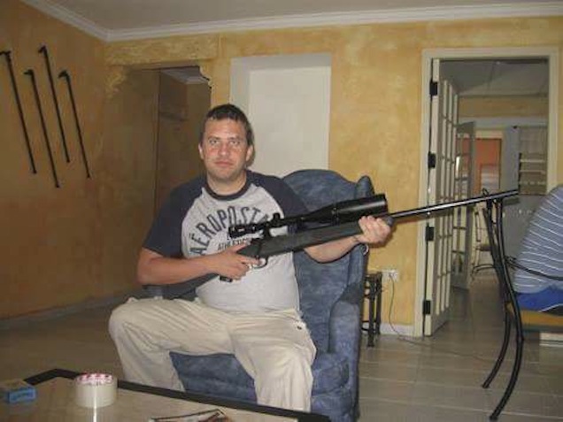 Ezt osztják ma: Tóásó Előd nagy fegyverrel pózol