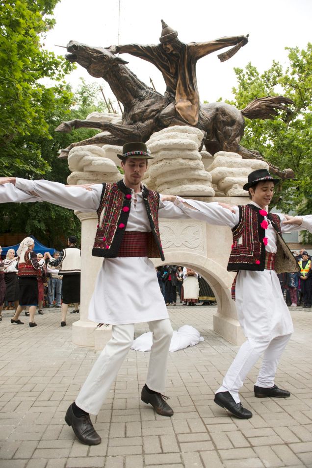 Illustration for article titled 14 méteres tornyot épít az Alagúthoz Melocco és Párkányi Raab