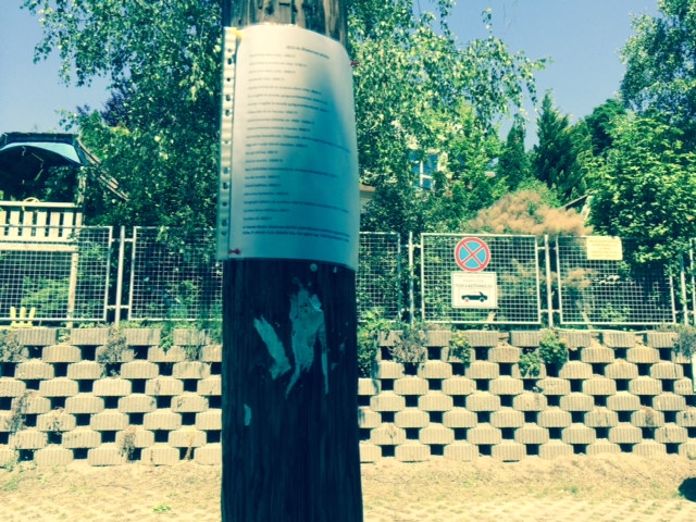 Valaki leszedte a plakátomat Rogán háza elől. Lehet, hogy maga Rogán!