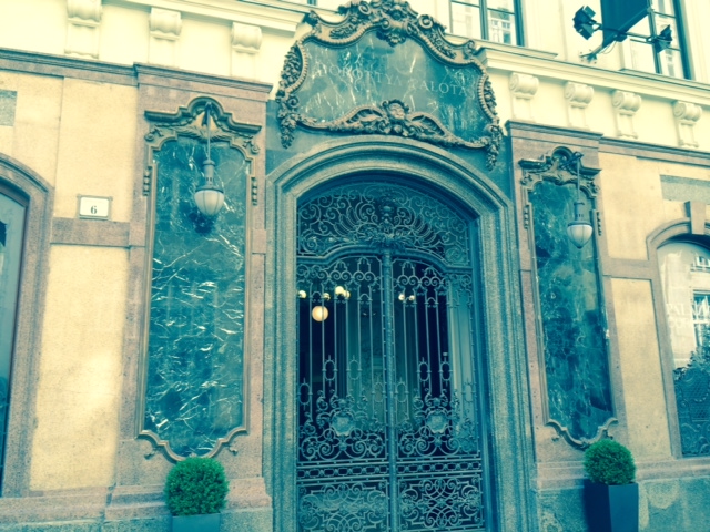 Igazi palotában lakik Habony Árpád