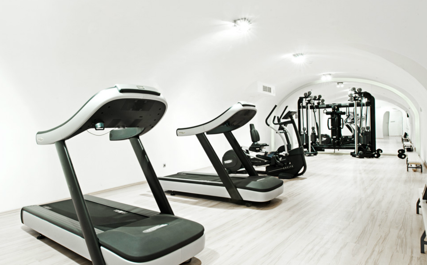 Illustration for article titled Igazi palotában lakik Habony Árpád