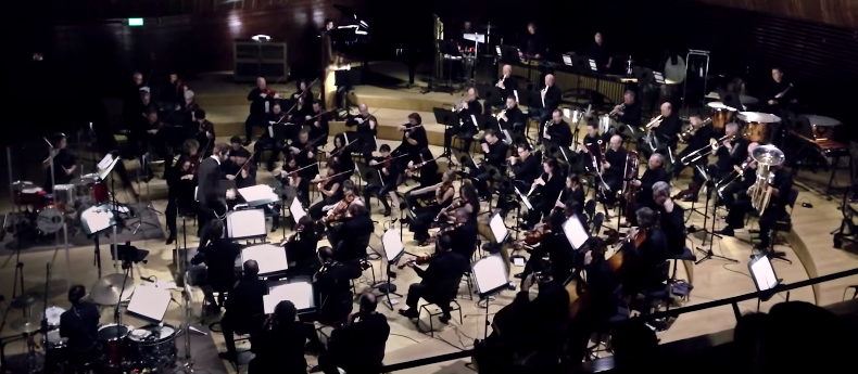 Ilyen, amikor szimfonikus zenekar játszik hiphopslágereket