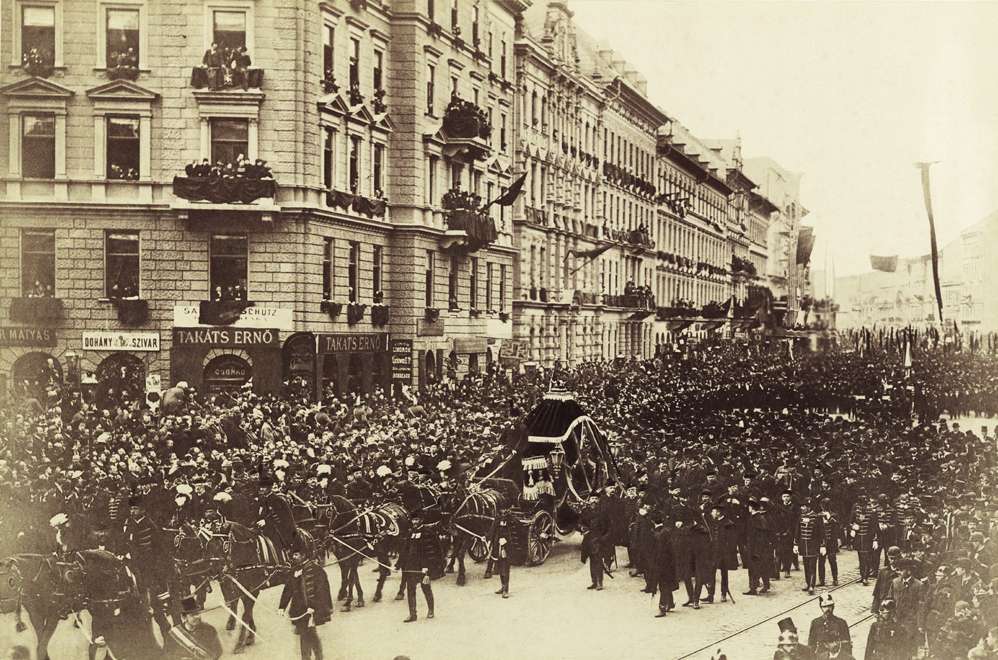 Illustration for article titled Holnemvolt Budapest