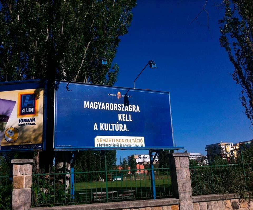 Már kilencmillió gyűlt össze ellenplakátokra