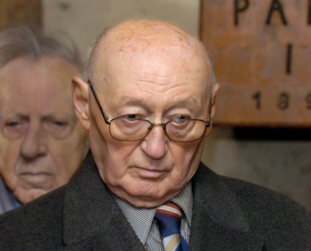 Hiába szeretnék, nem merik kinyírni Biszku Bélát