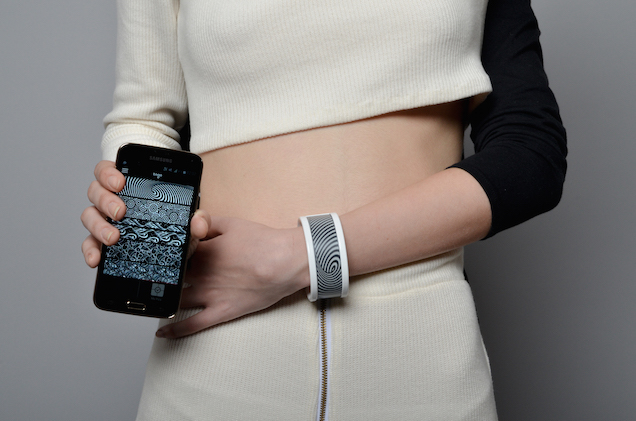 Illustration for article titled Nem okosóra kell az embereknek, hanem high-tech ékszer?