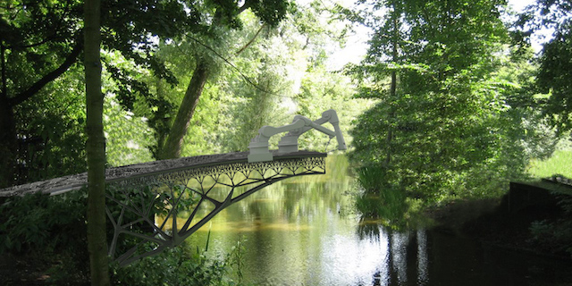 Robotkarokkal nyomtatnának acélhidat egy csatorna fölé