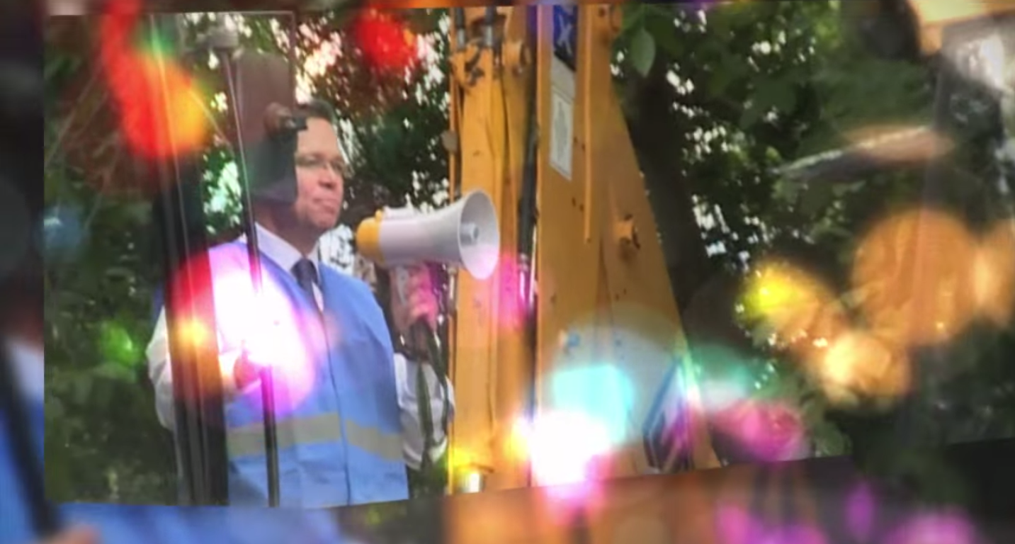 Illustration for article titled Demjén Rózsi vizes vb-himnuszának 8 legfontosabb pillanata