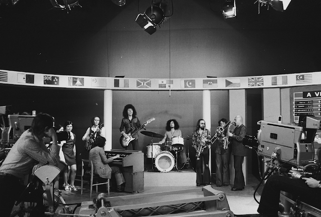 Úgy vélem, túlságosan jó dolguk van!