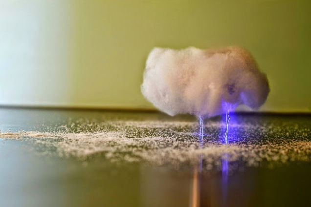 Illustration for article titled Ilyen villámokat lehet szórni egy hordozható Tesla-tekerccsel