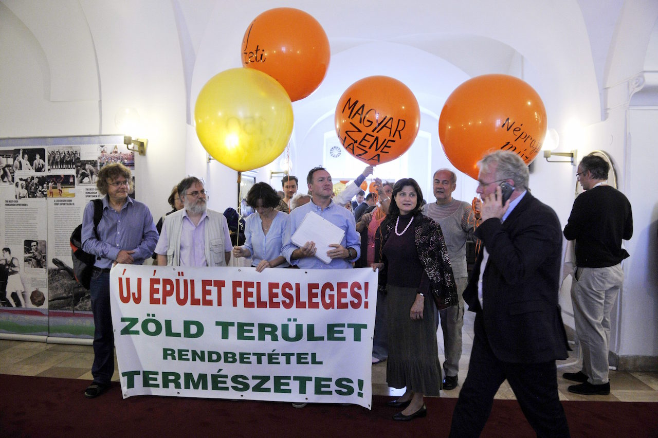 Elolvastam ezt a verset, és szeretném, ha lebetonoznák az egész Ligetet