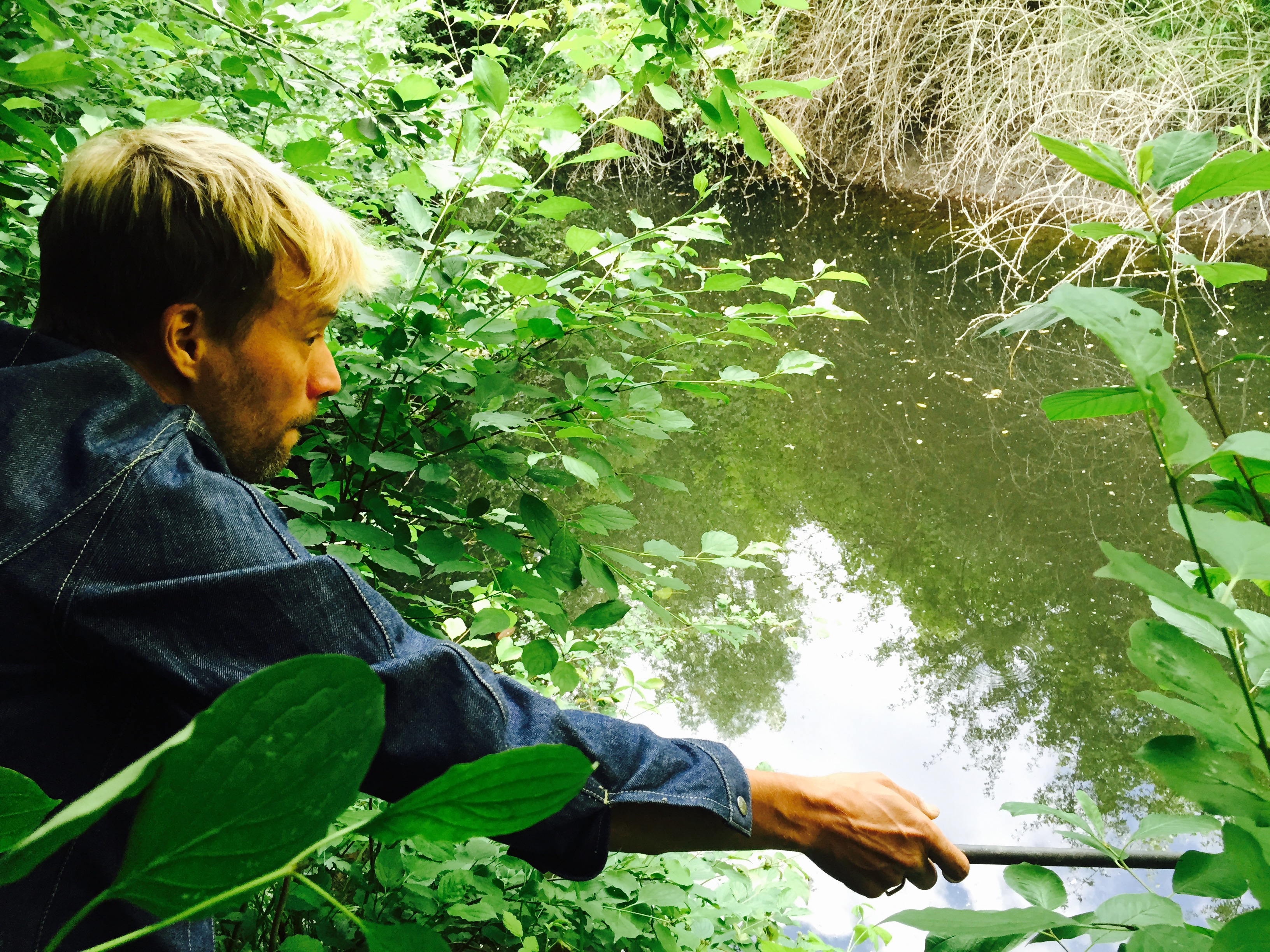 Gerillahorgászat Budapesten: benzines biciklivel a titkos tavon