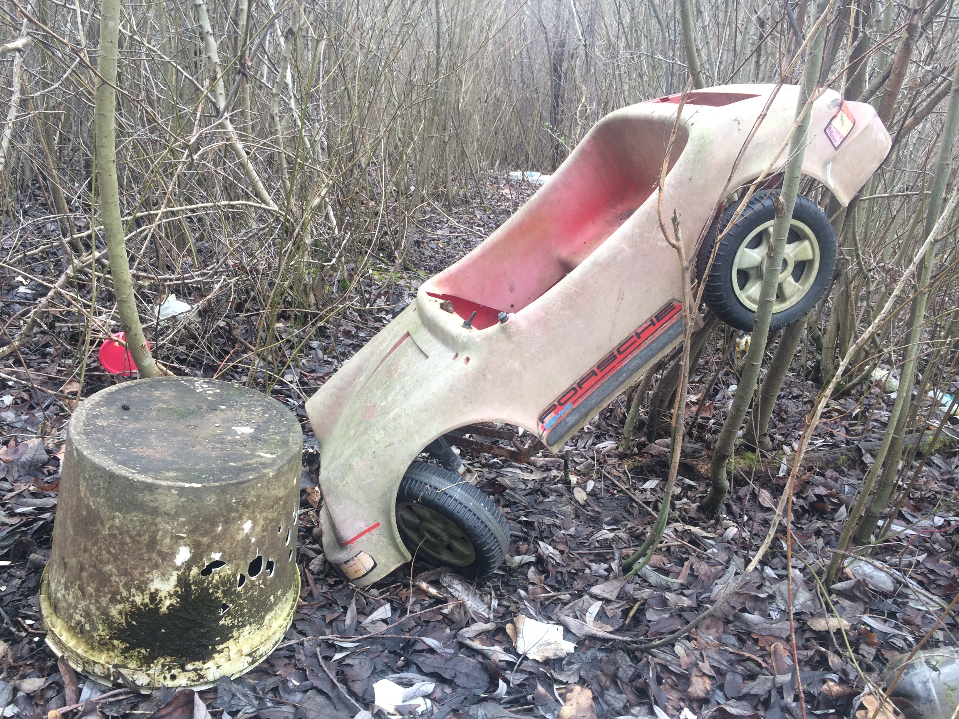 Illustration for article titled Gerillahorgászat Budapesten: benzines biciklivel a titkos tavon