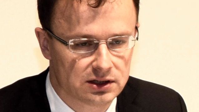 A kormány visszavonulót fújt, nem is függesztett fel semmit