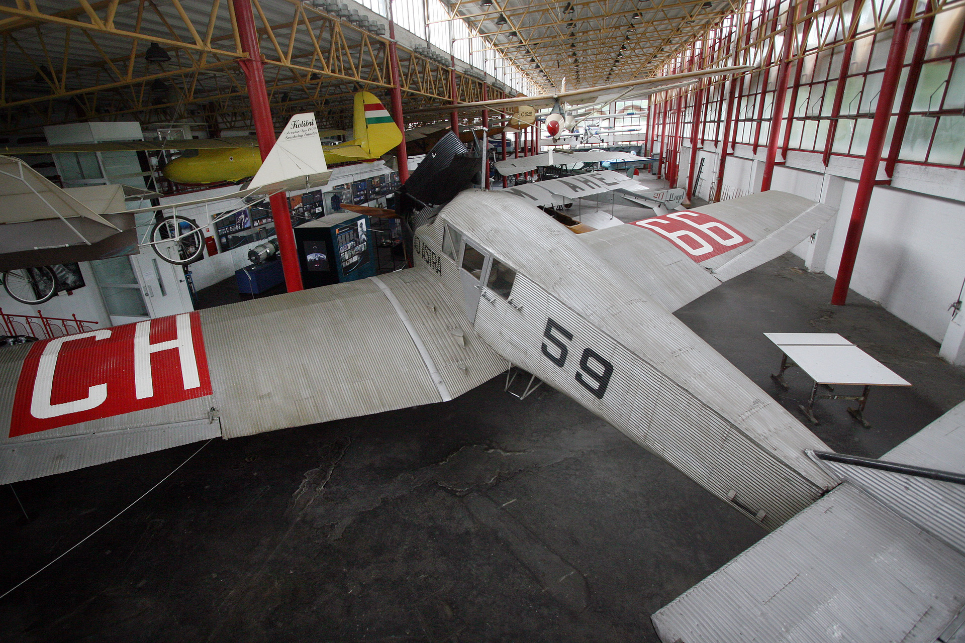 Illustration for article titled Még soha nem láttam ennyi szomorú nénit egyszerre