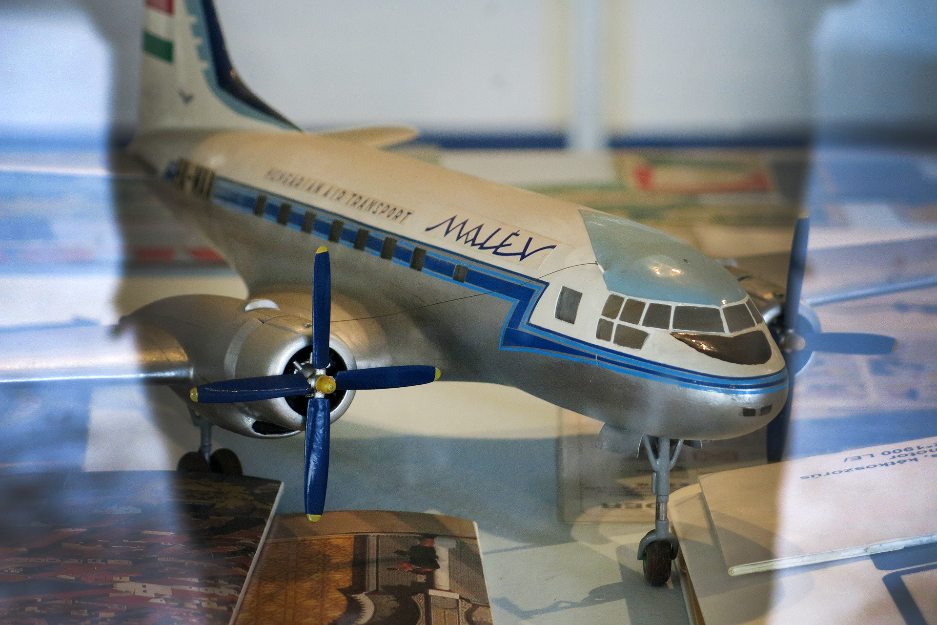 Illustration for article titled Még soha nem láttam ennyi szomorú nénit egyszerre