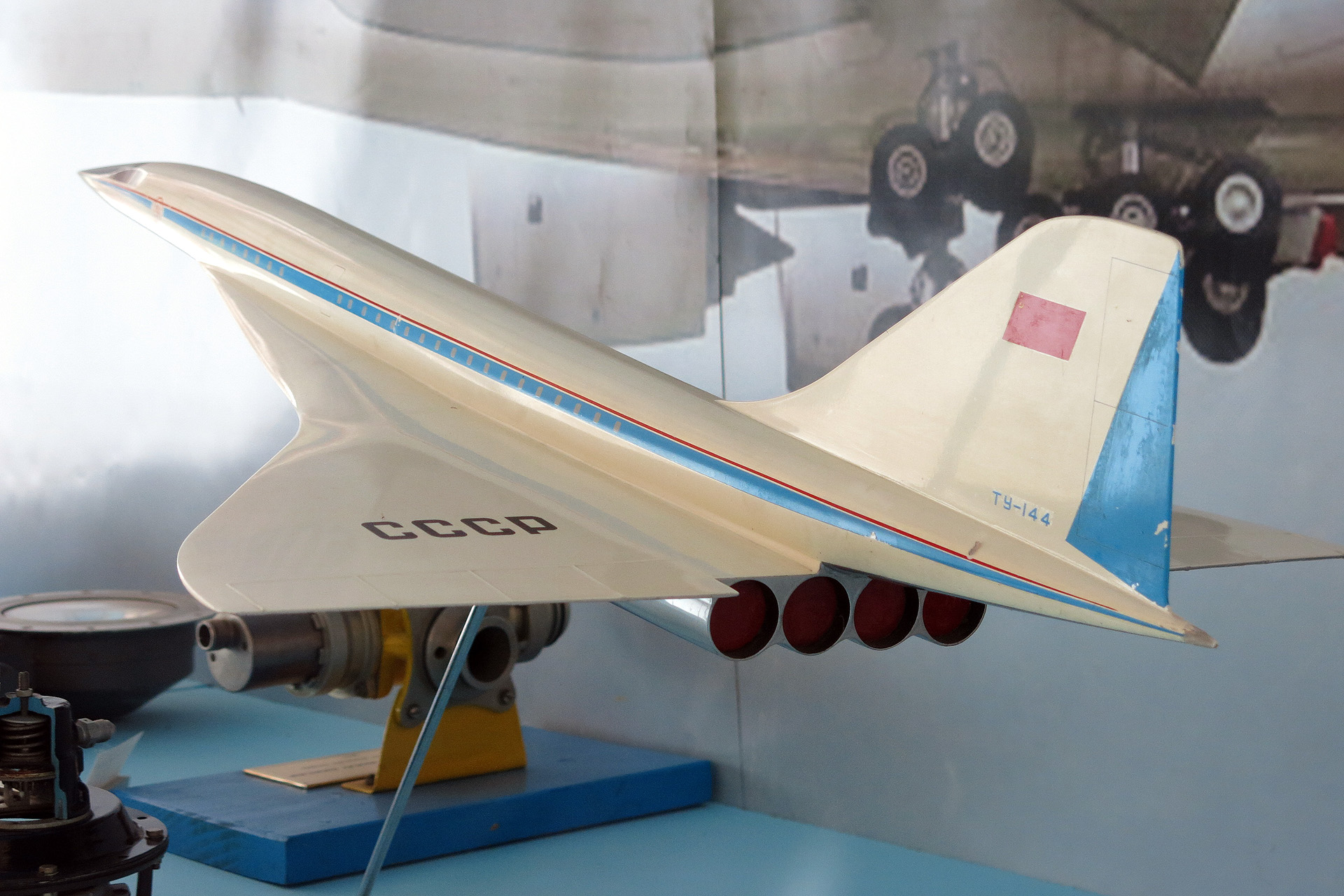 Illustration for article titled Még soha nem láttam ennyi szomorú nénit egyszerre