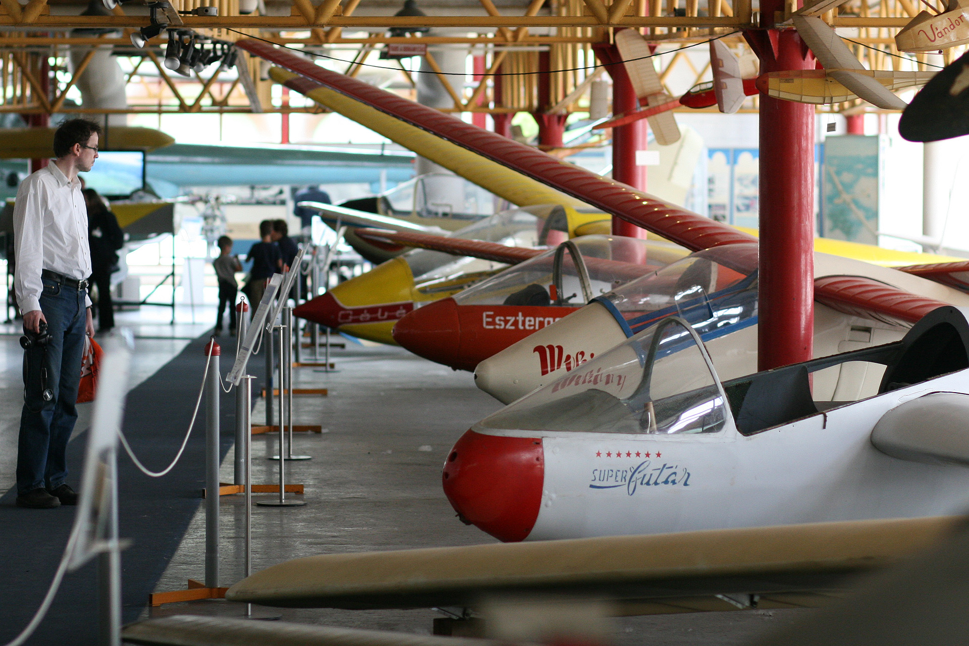 Illustration for article titled Még soha nem láttam ennyi szomorú nénit egyszerre