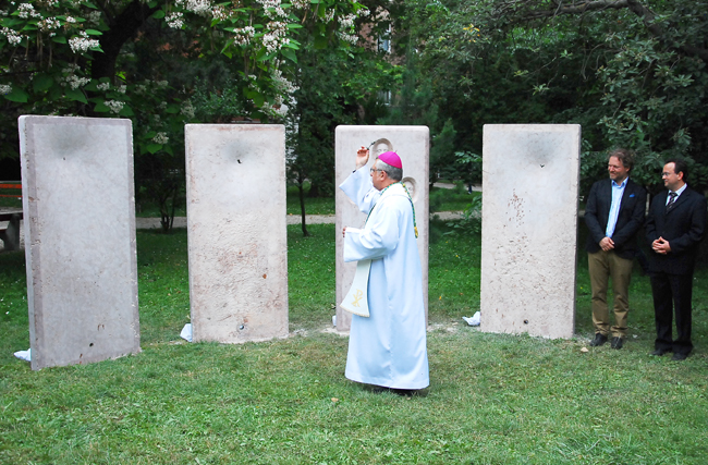 Boncasztalokból állítottak szobrot a kőbányai kórházban