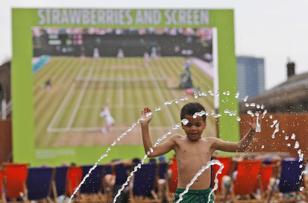 Egész Európa szenved a kánikulától, de senki sem annyira, mint a britek