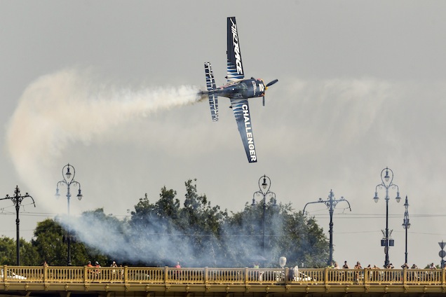 Baszódjál meg, Red Bull Air Race!
