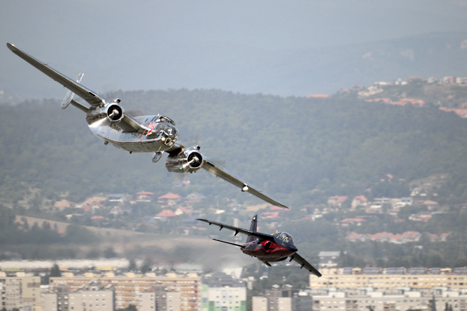 Illustration for article titled Az euroatlanti demokrácia őrzői mennydörögtek Budapest fölött