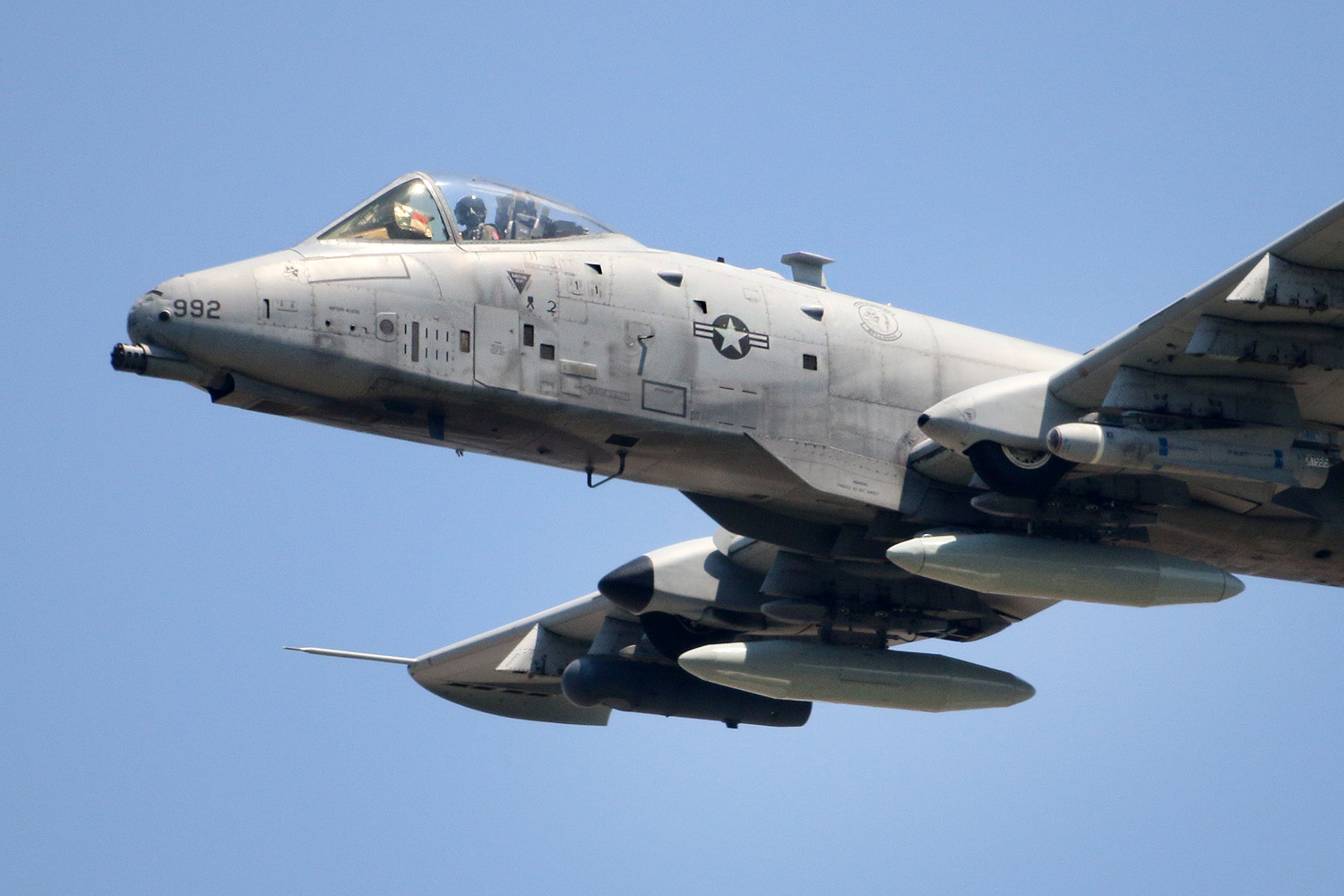 Illustration for article titled Az euroatlanti demokrácia őrzői mennydörögtek Budapest fölött