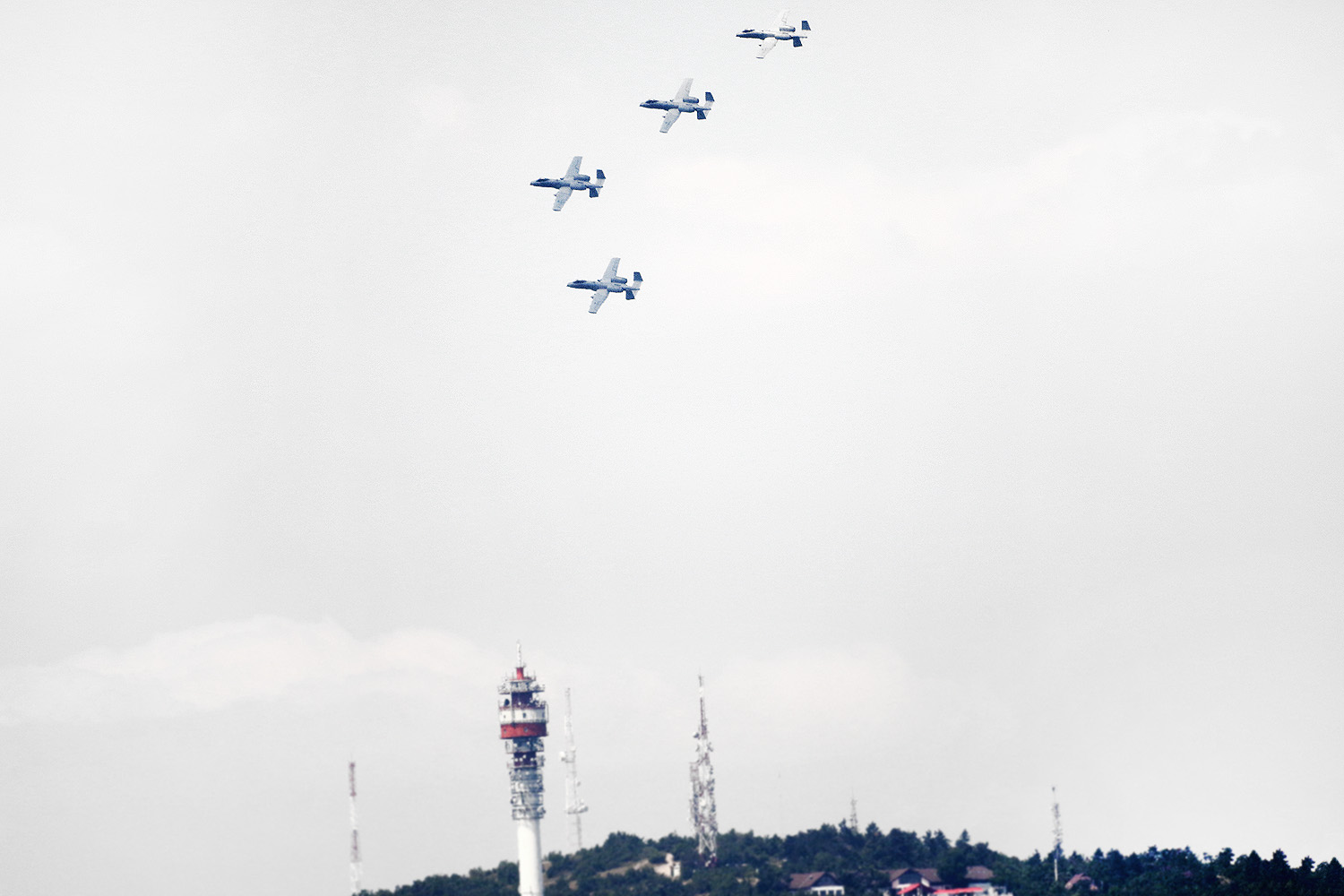 Illustration for article titled Az euroatlanti demokrácia őrzői mennydörögtek Budapest fölött