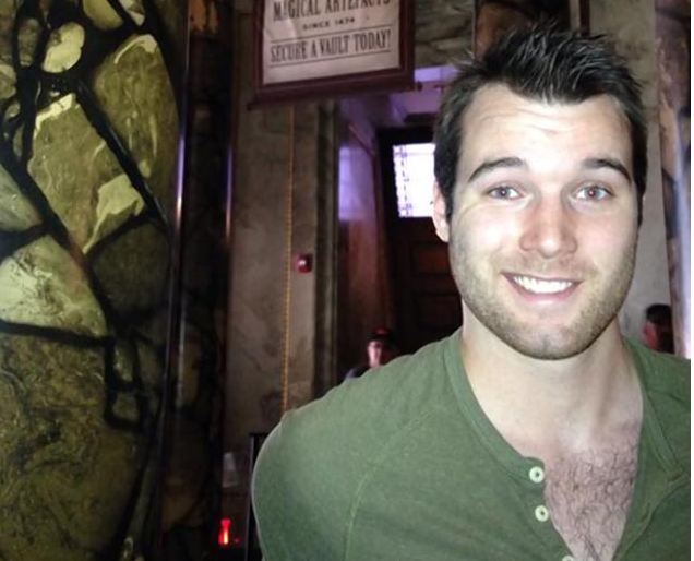 A feje búbjáról indította el a tűzijátékot, meghalt