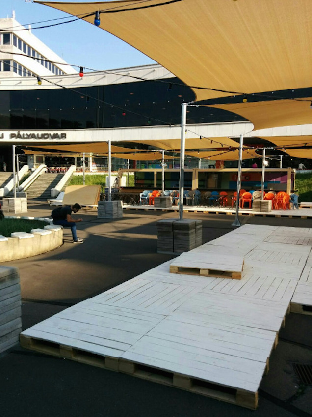 Te szívesen kiülnél sörözni a Déli pályaudvar kerengőjébe?