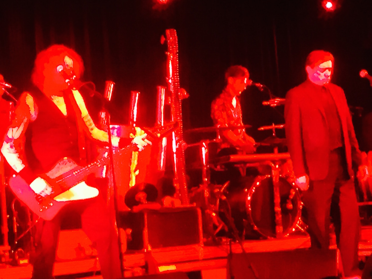 Vibrátorral izgatott basszgitár – Einstürzende Neubauten az Akváriumban