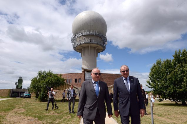 Illustration for article titled Hende Csaba fejéről mintázták a medinai NATO-radart