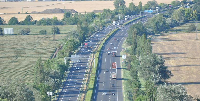 Tartsatok jobbra! Igen, jobbra!