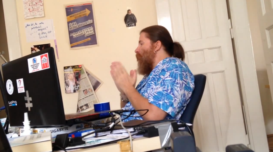 Így találkozott Uj Péter a Windows 10-zel (18+)