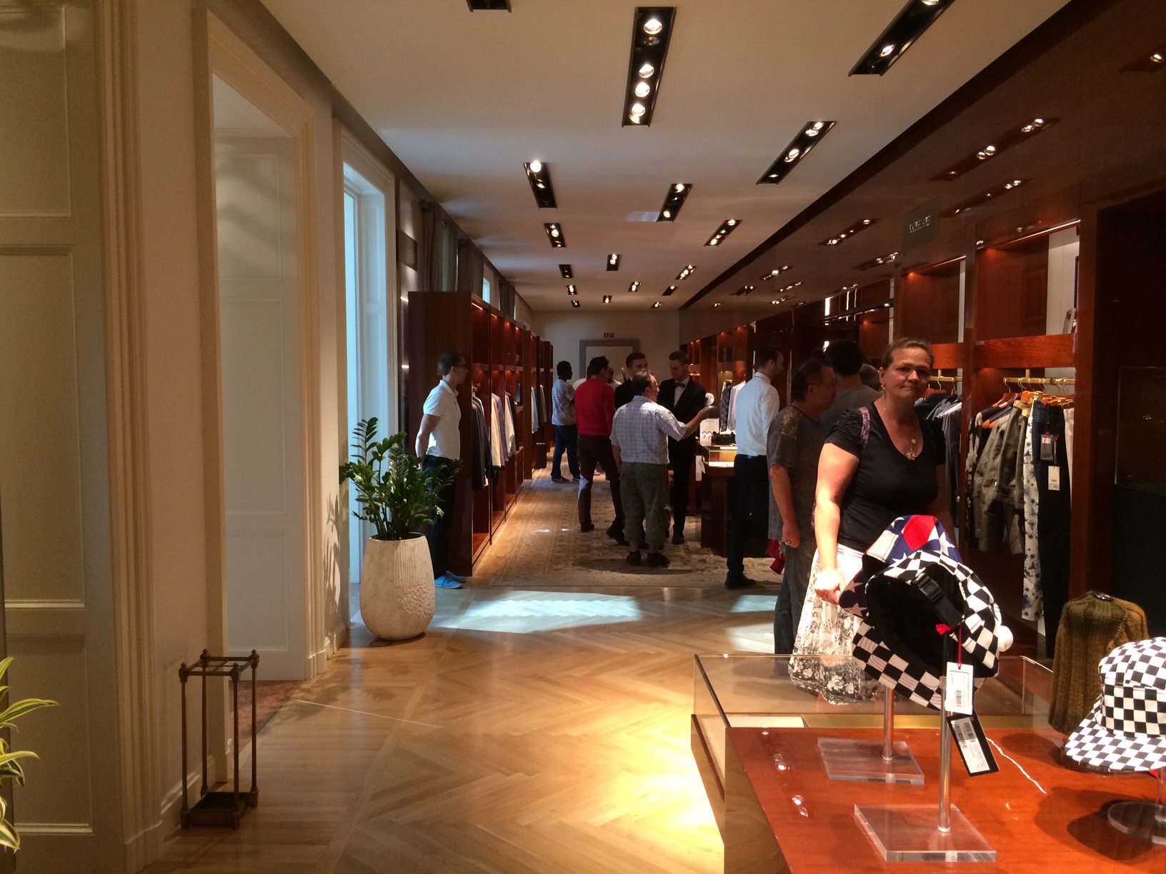 Illustration for article titled Életemben először vettem valamit a pornós luxusáruházában