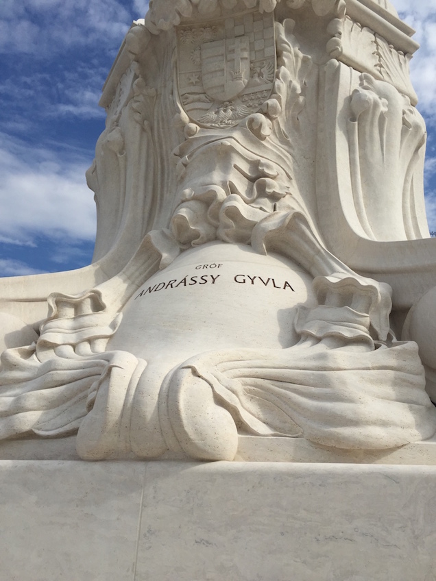 Kiderítettem, hogy miért Gyvla a szexisten