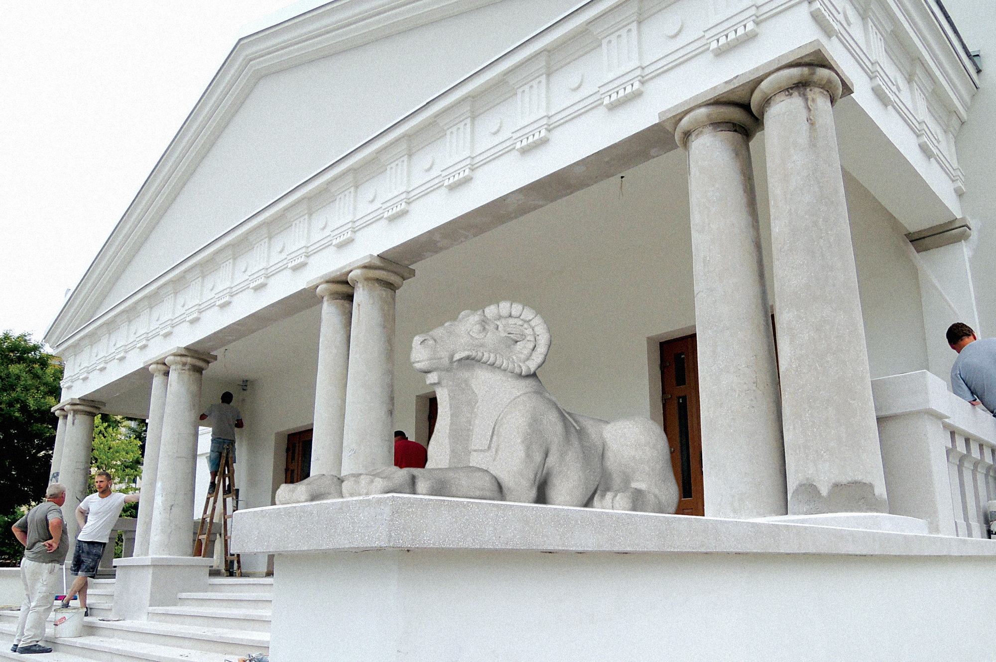 Kecskeszfinxnél jobb szobrot hogy kaphatna Kecskemét?