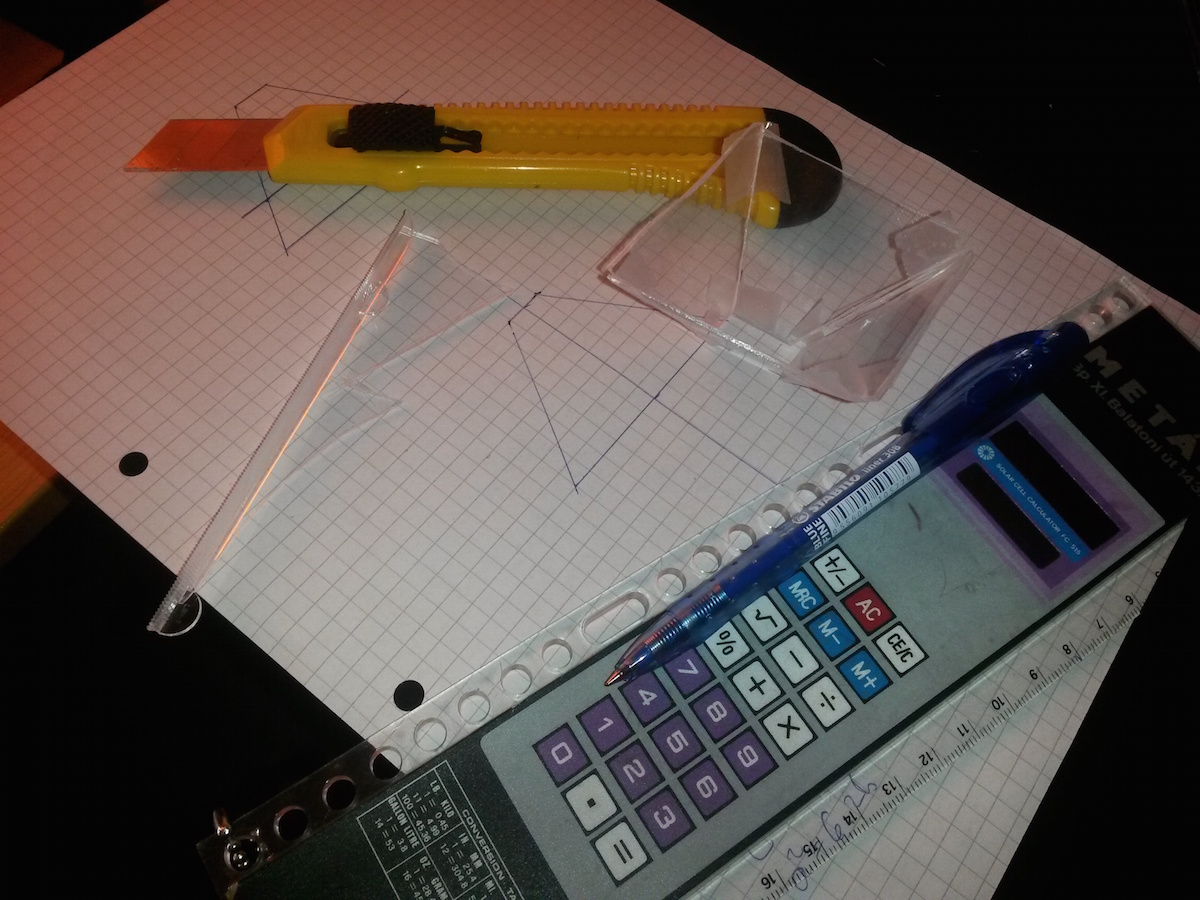 Illustration for article titled Egy óra alatt kézműves hologramvetítővé változtattam a telefonom