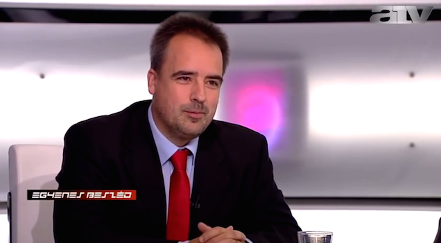 A Jobbik és az LMP közeledése bajba keverheti a Fideszt