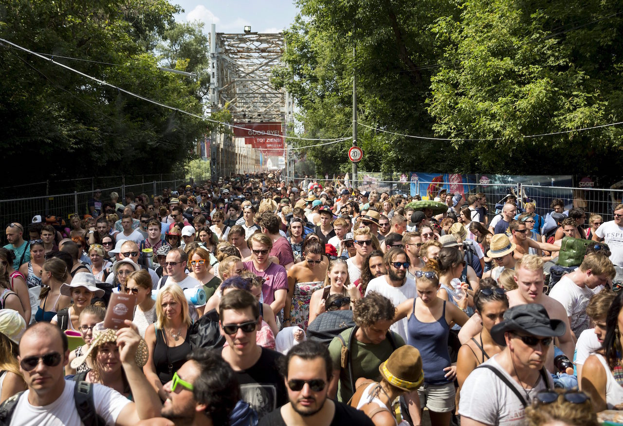 Tegnap még kevesebben voltak